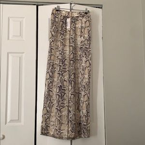 NWT Super cute snake print flowy pants, M